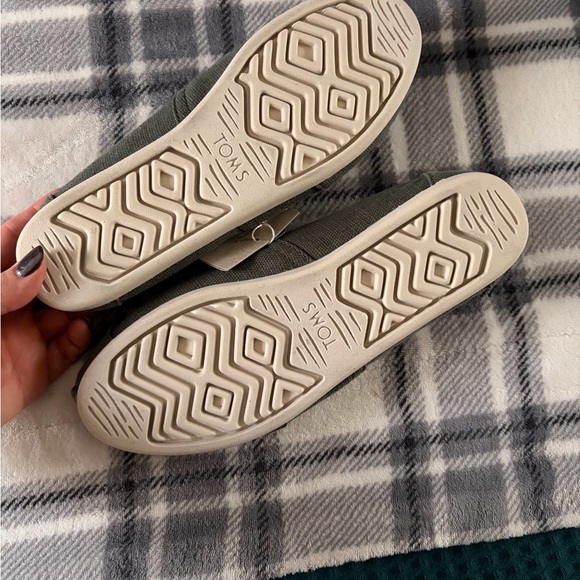Toms Women's Green Canvas Loafers - Picture 3 of 5
